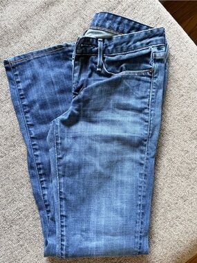 Classic Mid-Rise Straight-Leg Jeans in Medium Blue